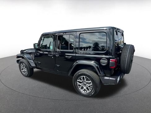 Used 2025 Jeep Wrangler Sahara image 10
