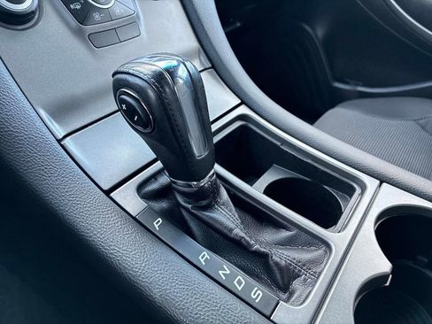 Used 2018 Ford Taurus SEL image 28