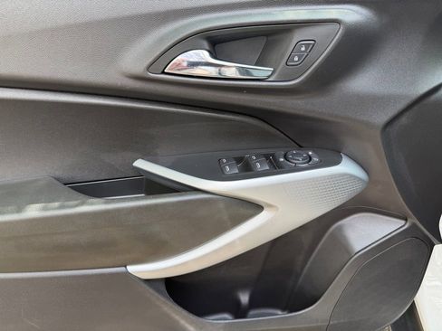 Used 2025 Chevrolet Trax LS FWD image 11