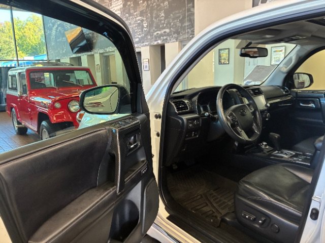 Used 2016 Toyota 4Runner Limited AWD/4WD image 17