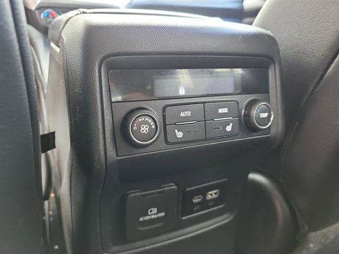 Used 2022 GMC Acadia SLT w/ Elevation Edition image 7