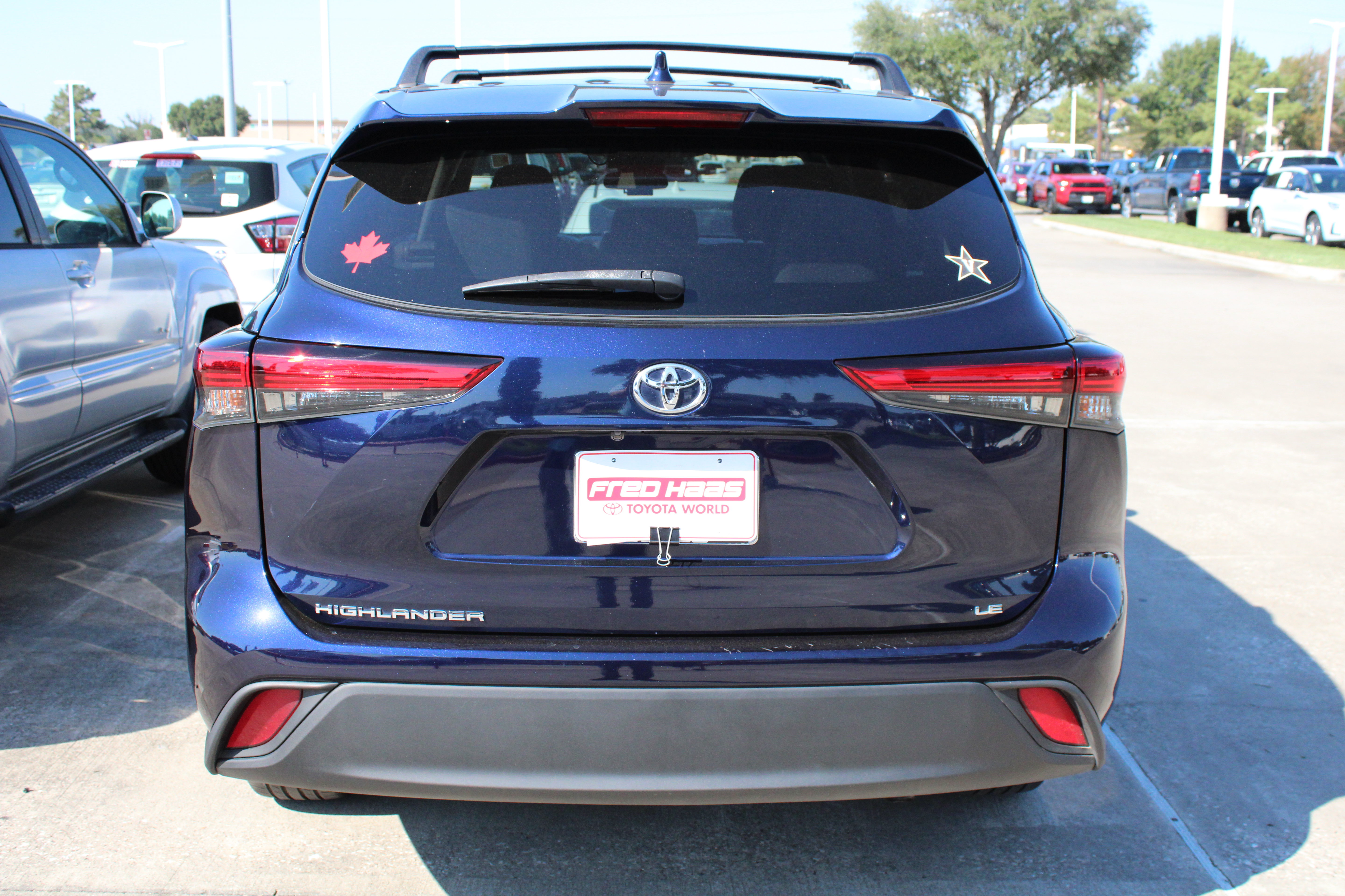 Used 2021 Toyota Highlander LE FWD image 7