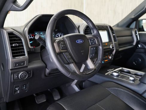 Used 2018 Ford Expedition XLT w/ Equipment Group 202A AWD/4WD image 11