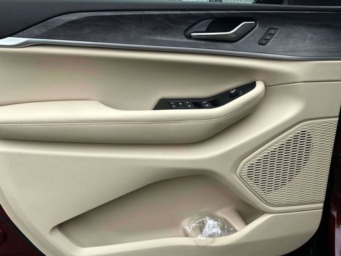 Used 2024 Jeep Grand Cherokee Limited image 17