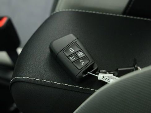 New 2026 Volkswagen Taos SE FWD image 38