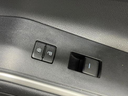 Used 2024 Toyota Highlander LE image 23