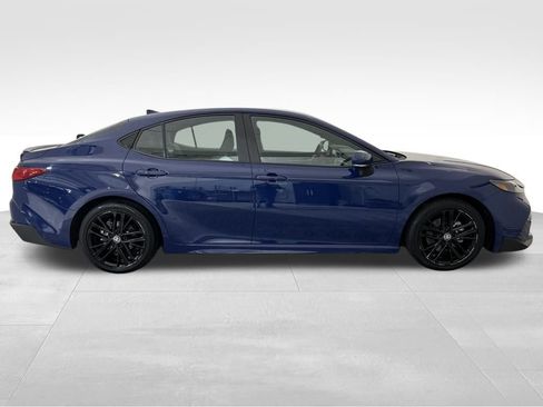 Used 2025 Toyota Camry SE image 6