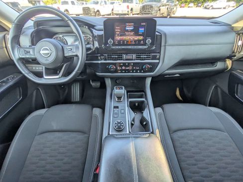 Used 2025 Nissan Pathfinder SV AWD/4WD image 15