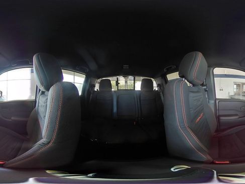 Used 2026 Nissan Frontier PRO-4X AWD/4WD image 43