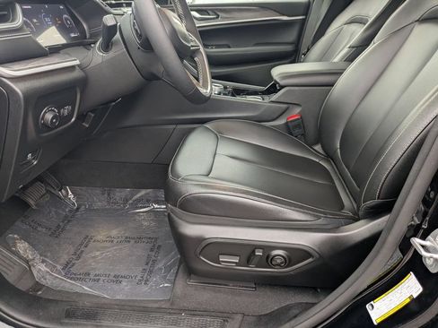 Used 2023 Jeep Grand Cherokee Limited AWD/4WD image 13