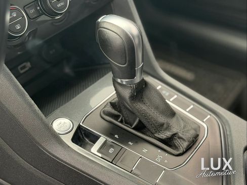 Used 2018 Volkswagen Tiguan SE w/ Front Fog Lights Package FWD image 33