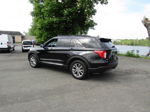 Used 2020 Ford Explorer XLT w/ Equipment Group 202A AWD/4WD image 36