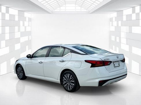 Certified 2025 Nissan Altima 2.5 SV FWD image 5