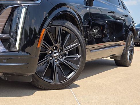 Used 2024 Cadillac Lyriq Sport RWD image 8
