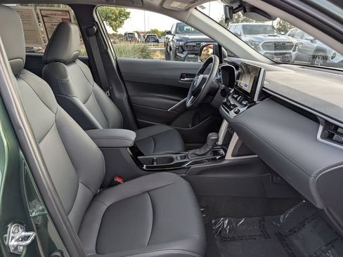 Certified 2025 Toyota Corolla Cross XLE w/ Convenience Package FWD image 33