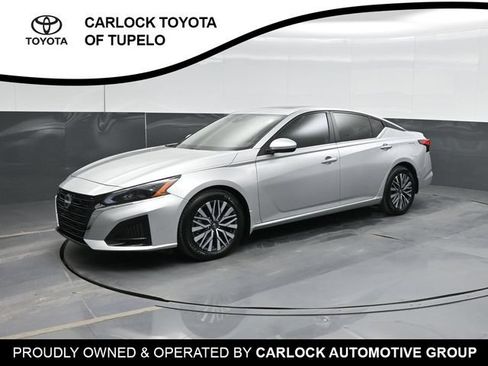 Used 2023 Nissan Altima 2.5 SV w/ SV Premium Package FWD image 9