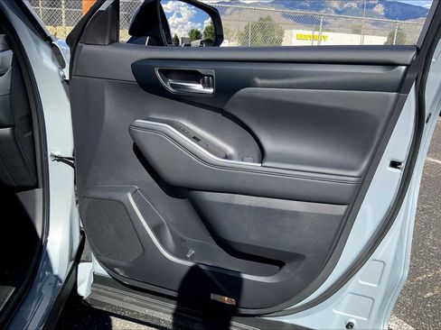 Certified 2025 Toyota Highlander XSE image 19