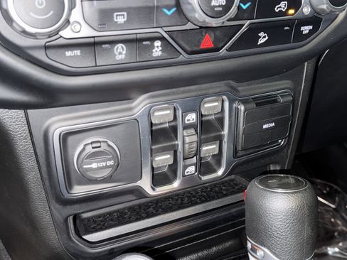 Used 2020 Jeep Wrangler Unlimited Sahara w/ Uconnect 4C Nav & Sound Group AWD/4WD image 27