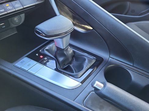 Used 2024 Hyundai Elantra SEL image 24