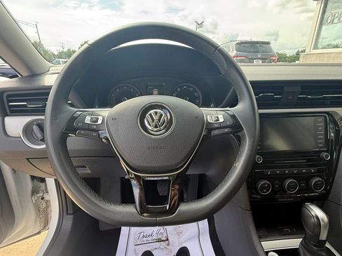 Used 2022 Volkswagen Passat 2.0T SE FWD image 15