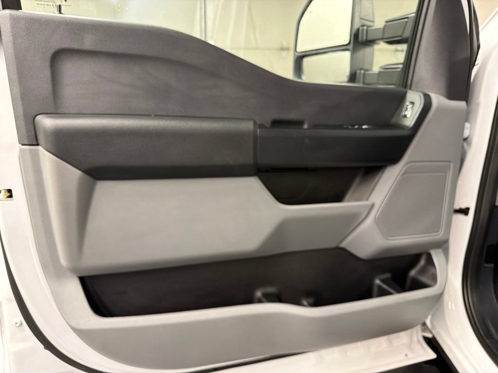 New 2026 Ford F550 4x4 Regular Cab Super Duty image 24
