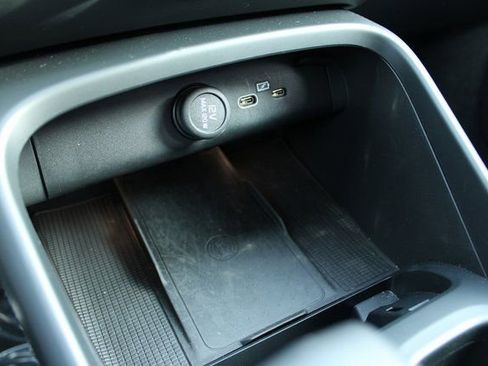 Used 2025 Volvo XC40 B5 Core image 20