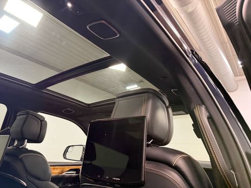 Used 2024 Jeep Grand Wagoneer Series III w/ Rear Seat Video Group 1 AWD/4WD image 17