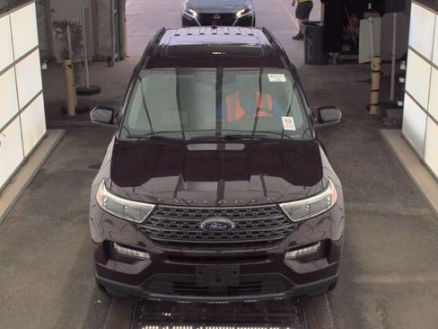 Used 2022 Ford Explorer XLT w/ Equipment Group 202A AWD/4WD image 3