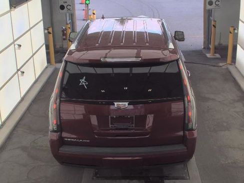 Used 2020 Cadillac Escalade Luxury w/ Escalade Sport Edition AWD/4WD image 5