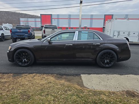 Used 2012 Chrysler 300 C w/ 19-Premium Speaker Group image 7
