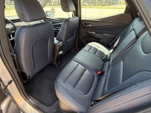 Used 2022 Chevrolet Bolt EUV Premier w/ Sun & Sound Package FWD image 18