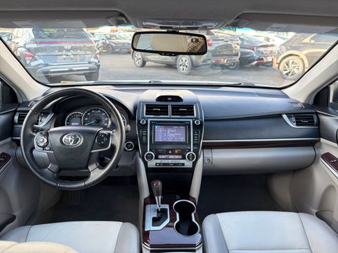 Used 2012 Toyota Camry XLE w/ Leather Pkg FWD image 16