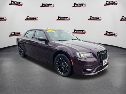Used 2021 Chrysler 300 Touring L image 3