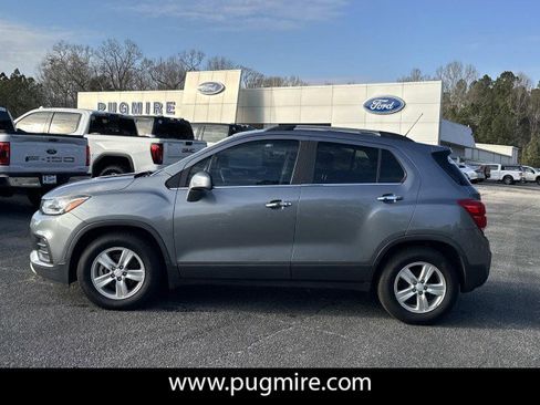 Used 2020 Chevrolet Trax LT w/ LT Convenience Package image 4