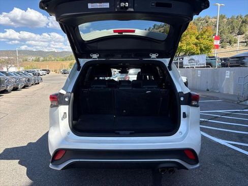Certified 2021 Toyota Highlander XSE FWD image 8