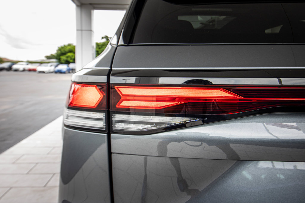 New 2026 Volkswagen Tiguan SE R-Line FWD image 14