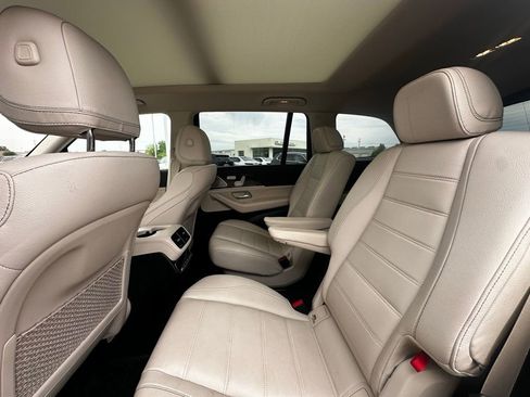 Used 2022 Mercedes-Benz GLS 450 4MATIC image 7
