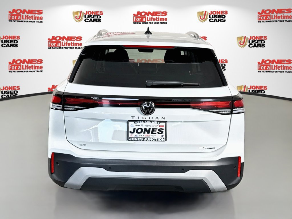 Used 2025 Volkswagen Tiguan SE AWD/4WD image 14