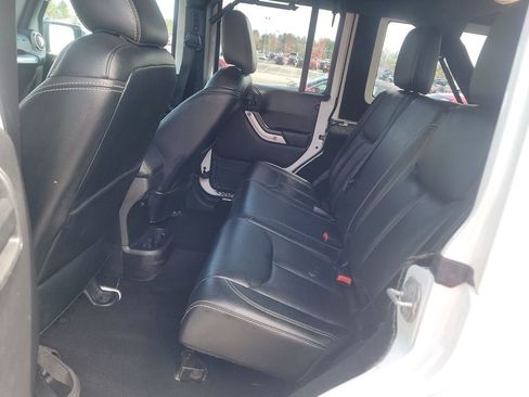 Used 2016 Jeep Wrangler Unlimited Rubicon image 16