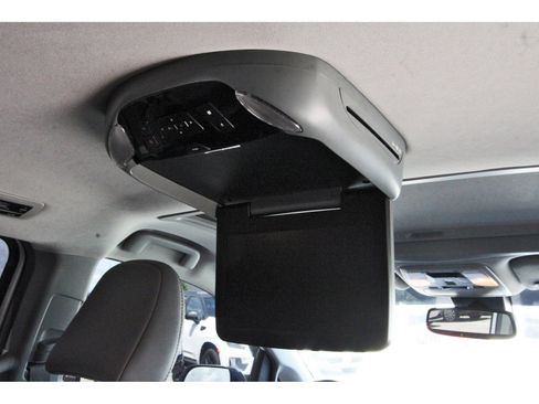 Used 2019 Toyota Sienna XLE w/ XLE Navigation Package FWD image 17