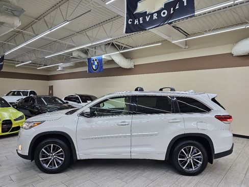 Used 2018 Toyota Highlander XLE image 10