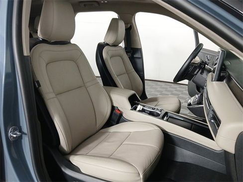 Used 2025 Lincoln Corsair Reserve image 19