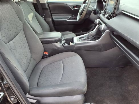 Used 2020 Toyota RAV4 XLE image 9