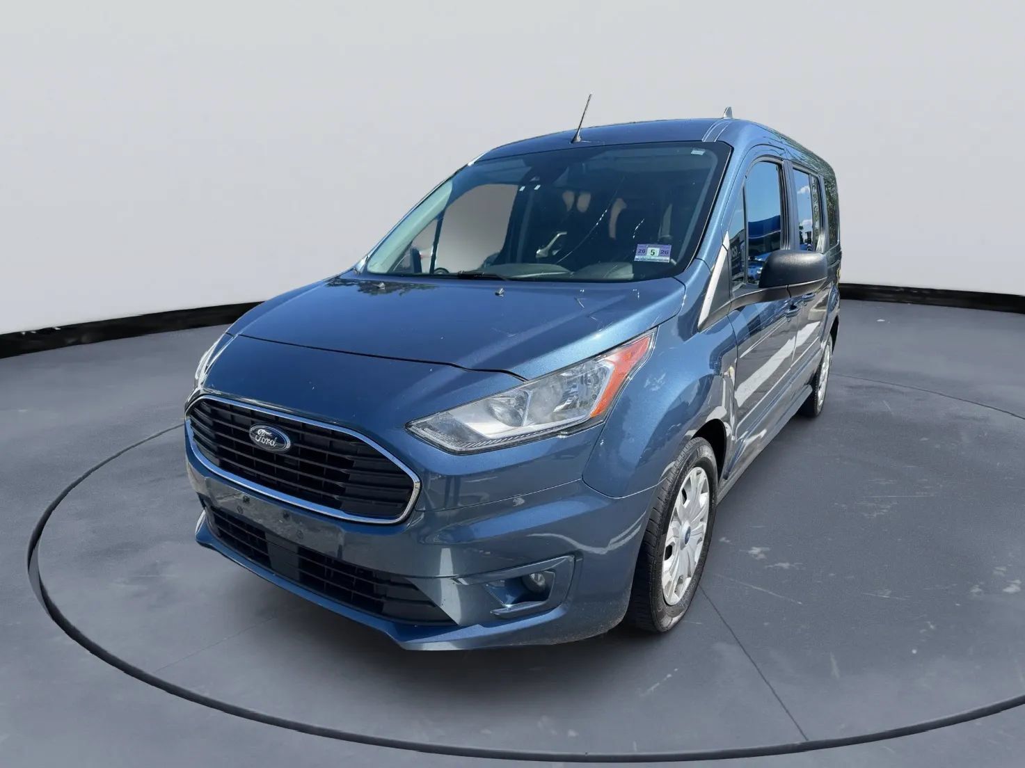 Used 2019 Ford Transit Connect XLT FWD image 1