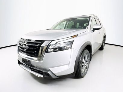 New 2025 Nissan Pathfinder SL w/ Cargo Package