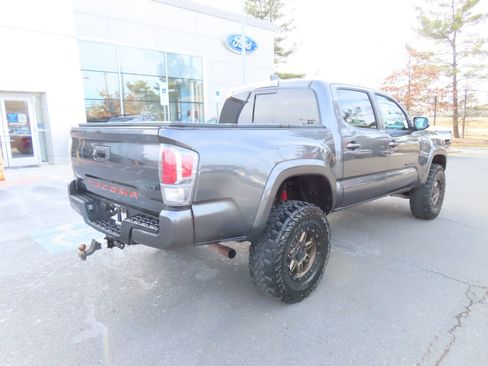 Used 2021 Toyota Tacoma TRD Sport image 5