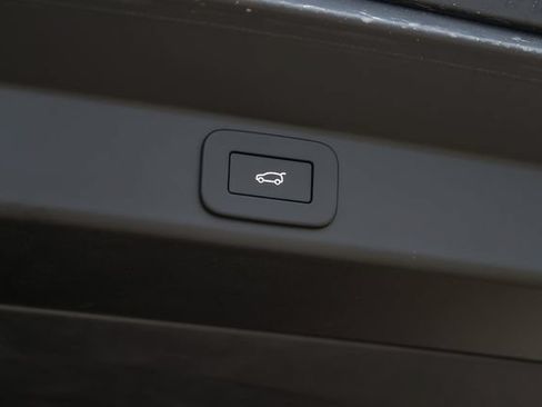 Used 2025 Land Rover Range Rover Sport AWD/4WD image 65