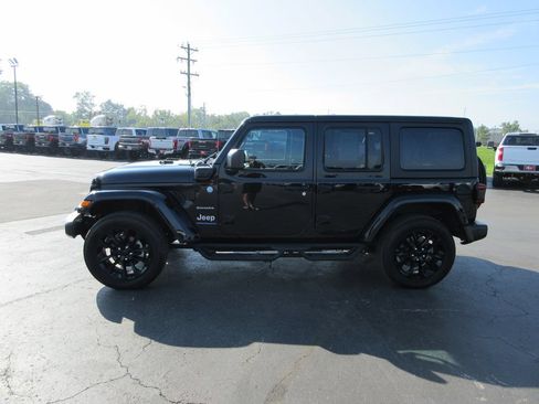 Used 2023 Jeep Wrangler Unlimited Sahara AWD/4WD image 10