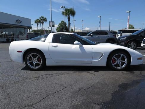 Used 2004 Chevrolet Corvette Coupe w/ Preferred Equipment Group RWD image 2
