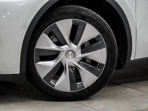 Used 2021 Tesla Model Y Long Range image 3